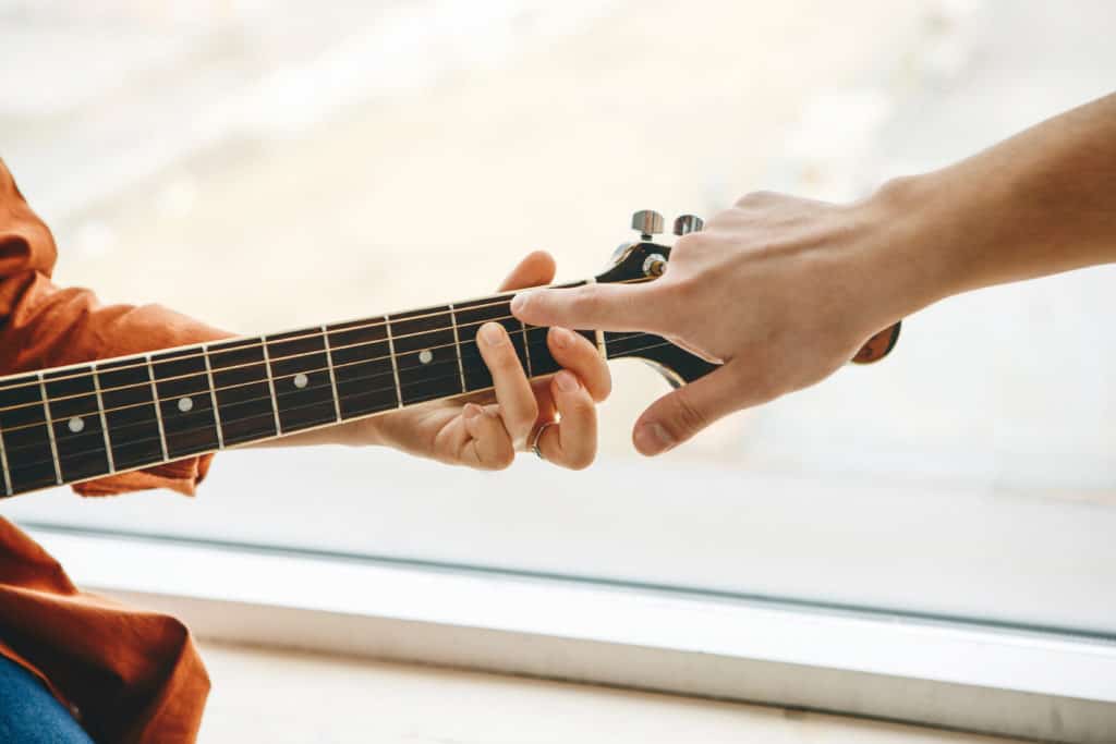 Changing Guitar Chords For Beginners Easily And Smoothly